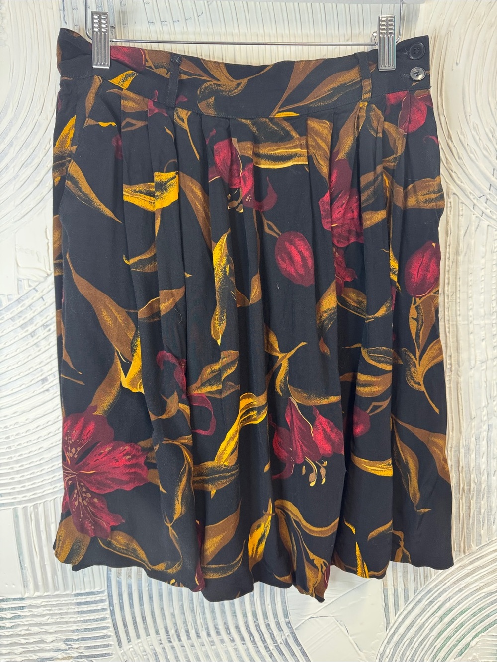 Jones New York Black Skirt with Red & Gold Floral Print with pockets N0388